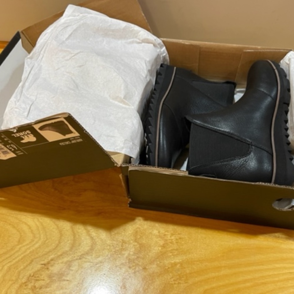 SOREL Women's Harlow Chelsea Rain Boot — Black — size 6.5